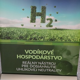 Zväčšiť fotografiu - Župa vidí budúcnosť vo využití vodíka - IMG_6069