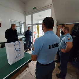 Zväčšiť fotografiu - Župan absolvoval silvestrovský výstup na strážov, poďakoval aj záchranným zložkám na severe kraja - 20211231_141355