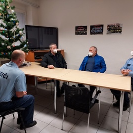 Zväčšiť fotografiu - Župan absolvoval silvestrovský výstup na strážov, poďakoval aj záchranným zložkám na severe kraja - 20211231_145617(0)