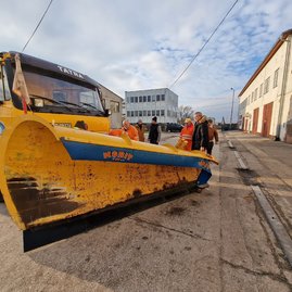Zväčšiť fotografiu - Župan opäť absolvuje výjazdy k záchranným zložkám a cestárom - 20221229_093355