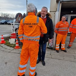 Zväčšiť fotografiu - Župan opäť absolvuje výjazdy k záchranným zložkám a cestárom - 20221229_115211