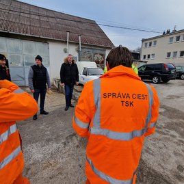 Zväčšiť fotografiu - Župan opäť absolvuje výjazdy k záchranným zložkám a cestárom - 20221229_135644