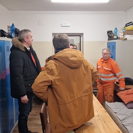 Zväčšiť fotografiu - Župan opäť absolvuje výjazdy k záchranným zložkám a cestárom - 20221230_175826