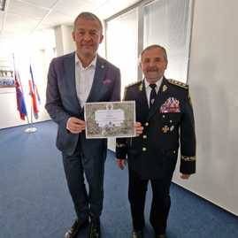 Zväčšiť fotografiu - Župan prijal dobrovoľných hasičov, spolu otvorili kanceláriu na župe - IMG-20230505-WA0008