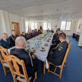 Zväčšiť fotografiu - Župan prijal dobrovoľných hasičov, spolu otvorili kanceláriu na župe - IMG-20230505-WA0011