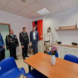 Zväčšiť fotografiu - Župan prijal dobrovoľných hasičov, spolu otvorili kanceláriu na župe - IMG-20230505-WA0013