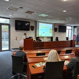 Zväčšiť fotografiu - Župní zamestnanci sa vzdelávali v oblasti nakladania s odpadom - 20221027_093636