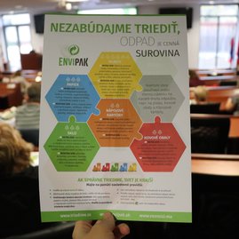 Zväčšiť fotografiu - Župní zamestnanci sa vzdelávali v oblasti nakladania s odpadom - IMG_4609
