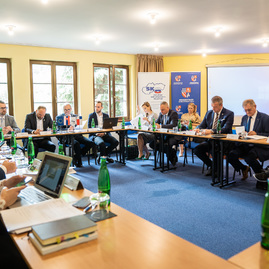 Zväčšiť fotografiu - Župy žiadajú kompenzácie za protiinflačný balík - DSC07562