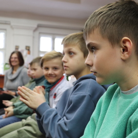 Zväčšiť fotografiu - Zvedavý škriatok láka generácie do sveta kníh