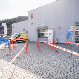 Zväčšiť fotografiu - Cez víkend bude župa očkovať astrou aj pfizerom - TSK_Otvorenie VKOC Trenčín-205