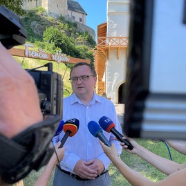 Zväčšiť fotografiu - Čoraz obľúbenejšie hojdačky v prírode lákajú na návštevu trenčianskeho kraja - hojdacky5