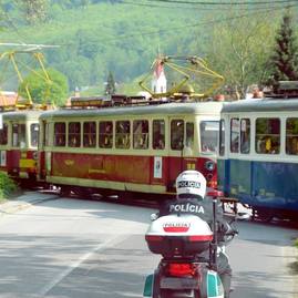 Koľajnice trenčianskej elektrickej železnice medzi trenčianskou teplou a teplicami ožijú aj tento rok. opäť s podporou tsk. - 11200592_933183800037281_3925894853970073846_n