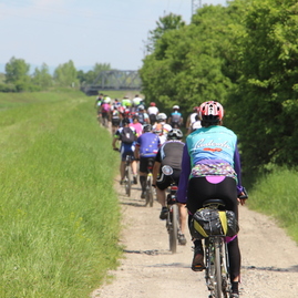Zväčšiť fotografiu - Krásy trenčianskeho kraja opäť prestaví projekt vrchárska koruna trenčianska - VKT_cyklisti