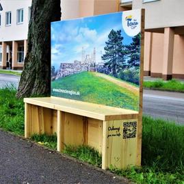 Lavičkové pohľadnice lákajú ľudí na objavovanie krás trenčianskeho kraja - 1