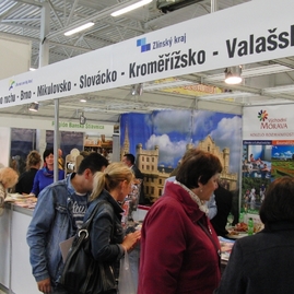 Na 4. ročník výstavy region tour expo v trenčíne prišla trenčianska župa s novým výstavným stánkom a regionálnou kuchárkou „od frištiku k večeri“ - 02