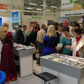 Na 4. ročník výstavy region tour expo v trenčíne prišla trenčianska župa s novým výstavným stánkom a regionálnou kuchárkou „od frištiku k večeri“ - 06