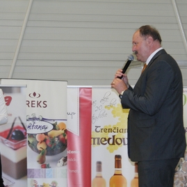Na 4. ročník výstavy region tour expo v trenčíne prišla trenčianska župa s novým výstavným stánkom a regionálnou kuchárkou „od frištiku k večeri“ - 08
