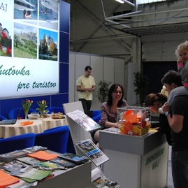 Na 4. ročník výstavy region tour expo v trenčíne prišla trenčianska župa s novým výstavným stánkom a regionálnou kuchárkou „od frištiku k večeri“ - 35