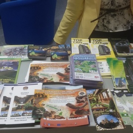 Na 4. ročník výstavy region tour expo v trenčíne prišla trenčianska župa s novým výstavným stánkom a regionálnou kuchárkou „od frištiku k večeri“ - Materialy_RHNB_upr