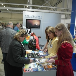 Na 4. ročník výstavy region tour expo v trenčíne prišla trenčianska župa s novým výstavným stánkom a regionálnou kuchárkou „od frištiku k večeri“ - SAM_6755upr