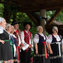 Zväčšiť fotografiu - Na folkórnej lysej si ocenenia prevzali skupiny púchovskej doliny - TSK_Folklórna Lysá 2021 (10)