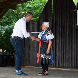 Zväčšiť fotografiu - Na folkórnej lysej si ocenenia prevzali skupiny púchovskej doliny - TSK_Folklórna Lysá 2021 (19)