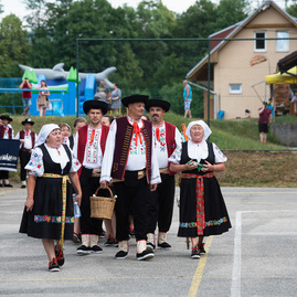 Zväčšiť fotografiu - Na folkórnej lysej si ocenenia prevzali skupiny púchovskej doliny - TSK_Folklórna Lysá 2021 (7)