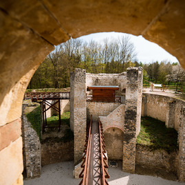 Zväčšiť fotografiu - Na trenčiansky hrad vás odvezie sám matúš čák - TSK_TN hrad_trebuchet_web (52)