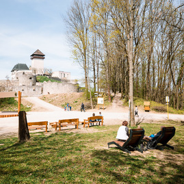 Zväčšiť fotografiu - Na trenčiansky hrad vás odvezie sám matúš čák - TSK_TN hrad_trebuchet_web (6)