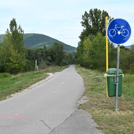 Zväčšiť fotografiu - Nemšová vylepšuje cyklotrasu, pribudne aj nová lávka