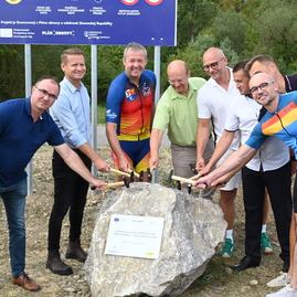 Zväčšiť fotografiu - Nemšová vylepšuje cyklotrasu, pribudne aj nová lávka