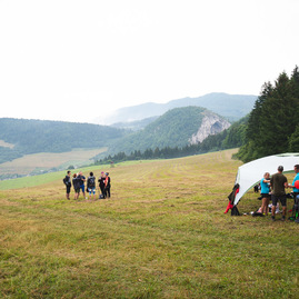 Zväčšiť fotografiu - Pravých „skalných“ turistov neodradila ani nepriazeň počasia - TSK_Jilemnického25_2021-25