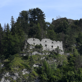Zväčšiť fotografiu - Predstavujeme ďalšie vrcholy tohtoročne koruny - Zdroj_trencinregion.sk_Hrad Vršatec