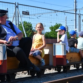 Zväčšiť fotografiu - Skupina nadšencov prevádzkuje električku už 10 rokov - 10 rokov prevádzky TREŽ 11.6 (10)