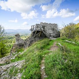 Zväčšiť fotografiu - Spoznávajte trenčiansky kraj v cestovateľskej hre „batoh plný zážitkov“ - hrad Sivý Kameň