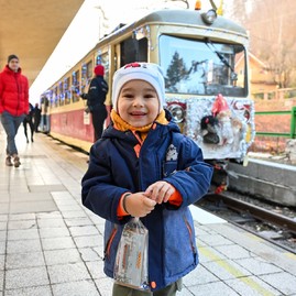 Zväčšiť fotografiu - Tradičná mikulášska električka opäť lámala rekordy návštevnosti