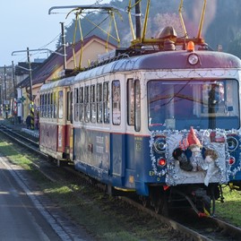 Zväčšiť fotografiu - Tradičná mikulášska električka opäť lámala rekordy návštevnosti