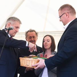 Trenčianske výstavisko sa po 23.-krát premenilo na srdce ovocinárstva a záhradníctva. veľtrh záhradkár 2017 prvýkrát trvá až do nedele! - 20170405_TN_Zahradkar_foto_Radovan_Stoklasa_027w