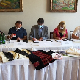 Zväčšiť fotografiu - Trenčiansky kraj rozvíja spoluprácu v oblasti rozvoja kultúrneho dedičstva - sadada-0a7514486b3eccfdb3b0f63da899908b