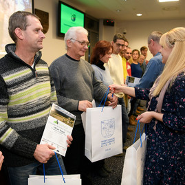 Účastníci tretieho ročníka vrchárskej koruny trenčianska si prevzali ceny, premiéru malo 30 turistov a 44 cyklistov - 20181215 vkt18 vyhodnotenie 046w