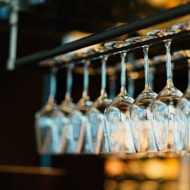 Zväčšiť fotografiu - Už piatym rokom hľadáme top gastro zariadenie v trenčianskom kraji - chuttersnap-DOBIZ_sqgXM-unsplash
