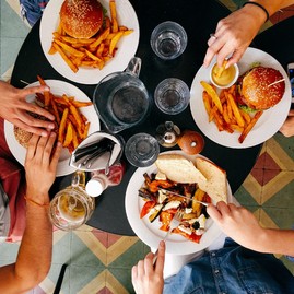 Zväčšiť fotografiu - Už piatym rokom hľadáme top gastro zariadenie v trenčianskom kraji - dan-gold-E6HjQaB7UEA-unsplash
