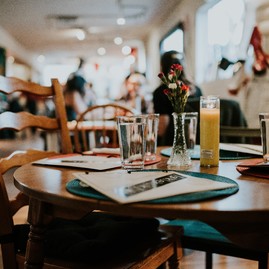 Zväčšiť fotografiu - Už piatym rokom hľadáme top gastro zariadenie v trenčianskom kraji - sandra-seitamaa-OFJGlG3sKik-unsplash