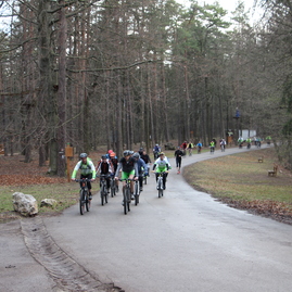 Už po štvrtýkrát môžu profesionálni i sviatoční cyklisti zabojovať o vrchársku korunu trenčianska - IMG_7164
