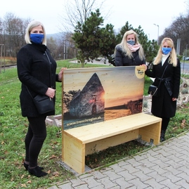 Zväčšiť fotografiu - V kraji pribudli ďalšie ekologické lavičky - IMG_9585