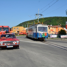 V sobotu na koľaje vyrazí trenčianskoteplická historická električka, spoločnosť jej budú robiť aj hasičské veterány - DSC_7385