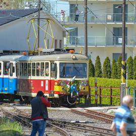 Veľkonočnou električkou sa previezlo viac ako 1 200 cestujúcich, viacero návštevníkov zaujalo i depo električky a dopravná expozícia v jeho útrobách - 58375661_2279350055455262_1677655582057693184_n