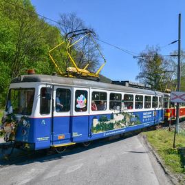 Veľkonočnou električkou sa previezlo viac ako 1 200 cestujúcich, viacero návštevníkov zaujalo i depo električky a dopravná expozícia v jeho útrobách - 58576612_2279345988789002_6798441455812608000_n