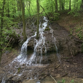Vrcholy 3. ročníka vrchárskej koruny trenčianska predstavia jaskyne, dračiu studňu aj mauzóleum - Dracia studna